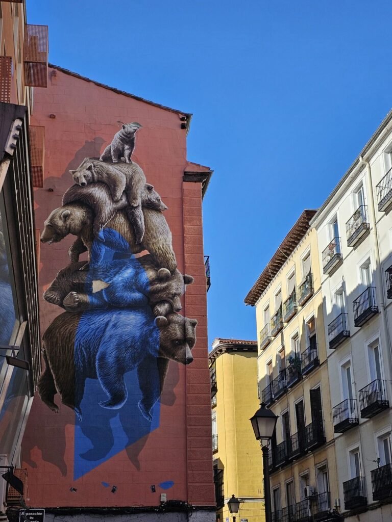 Chueca, Madrid: El Resurgir de un Barrio que Atrae a Inversionistas Inmobiliarios 1 chueca